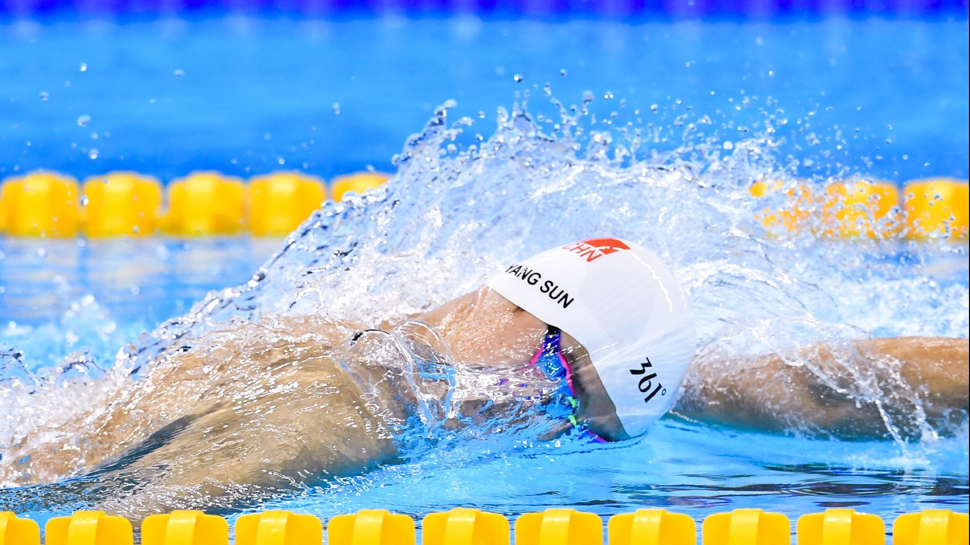 米兰体育app下载安装-女篮姑娘展现最美的中国力量，女篮漂亮